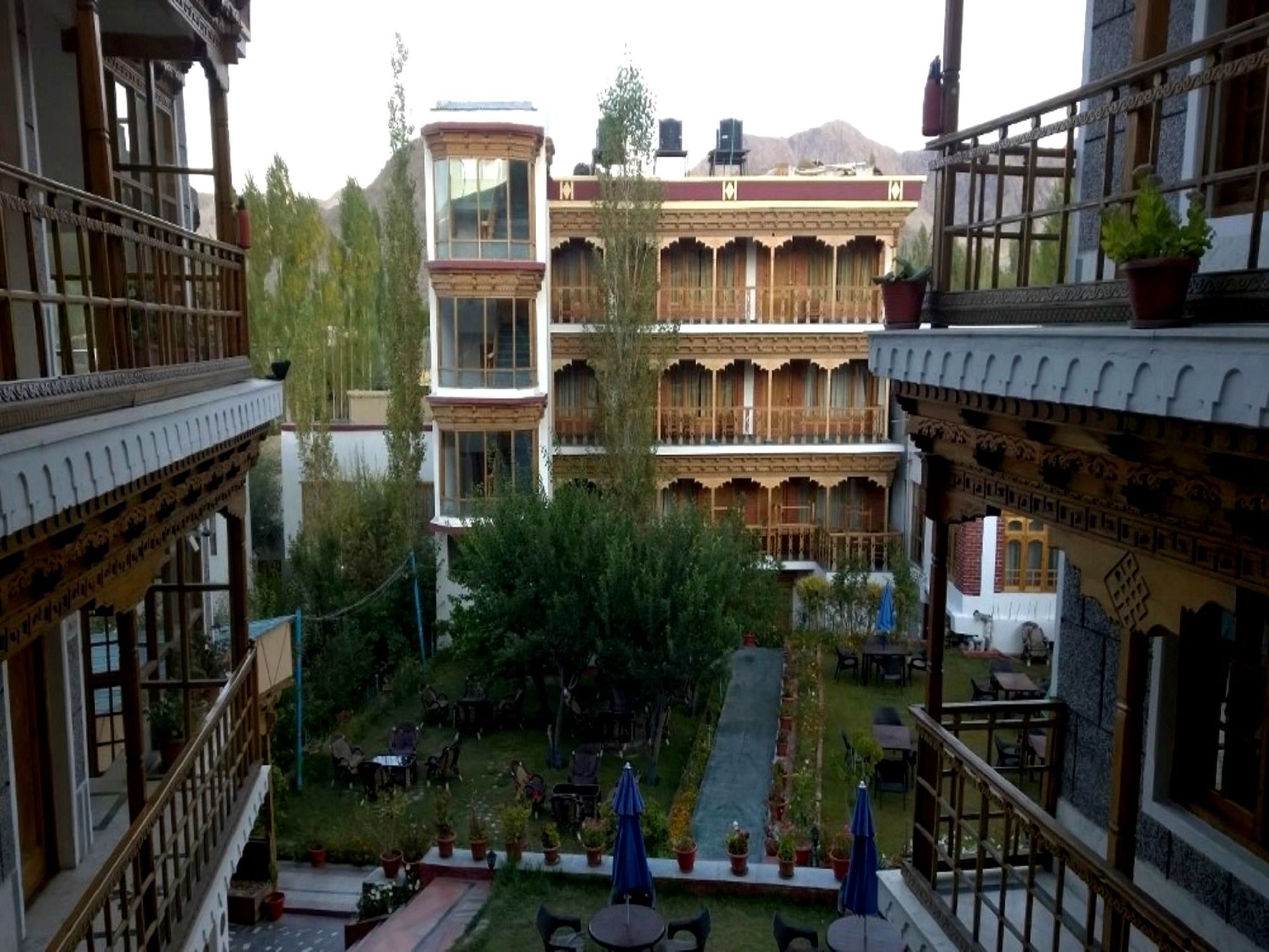 Hotel Royal Palace - Leh Exterior photo