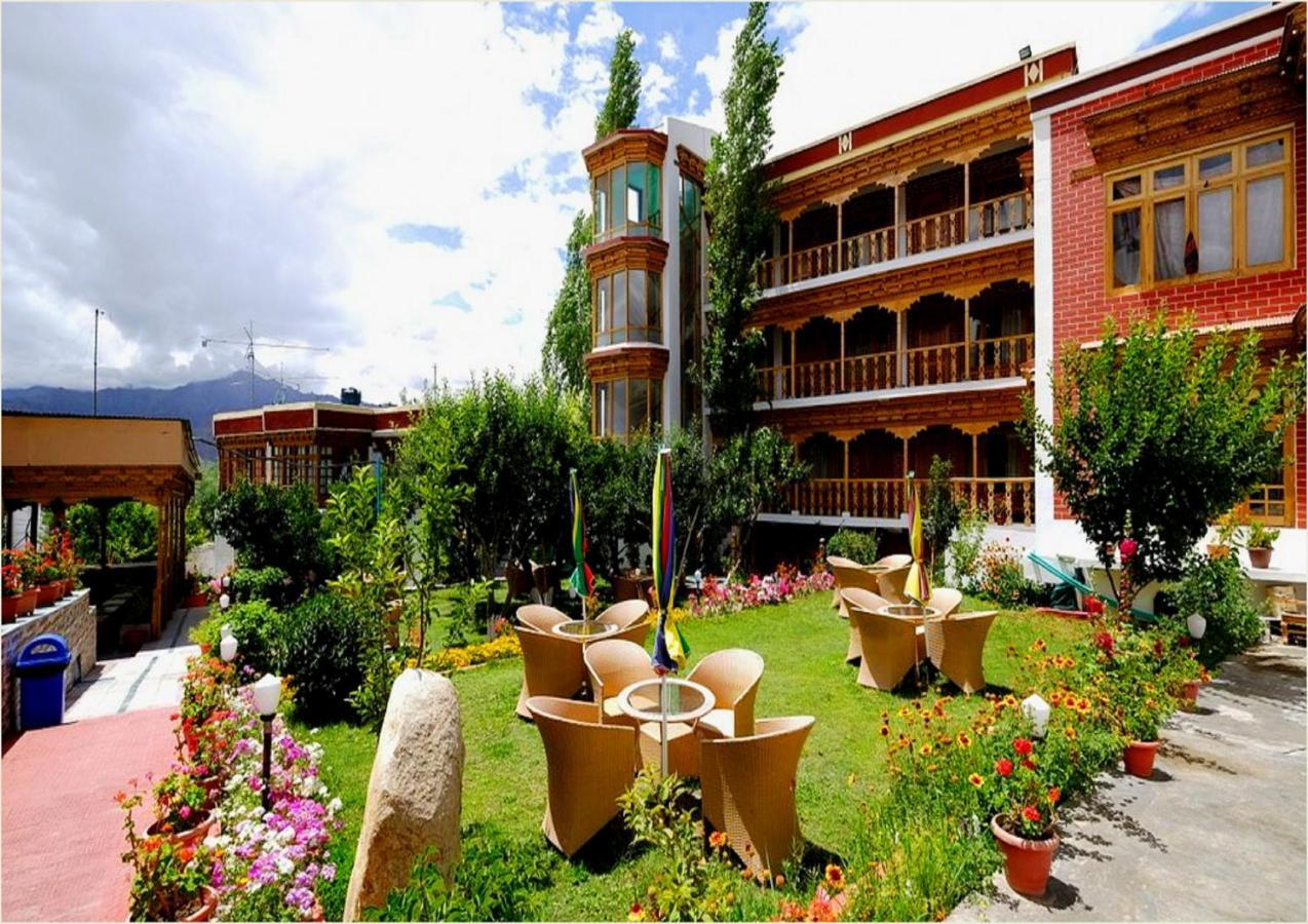 Hotel Royal Palace - Leh Exterior photo